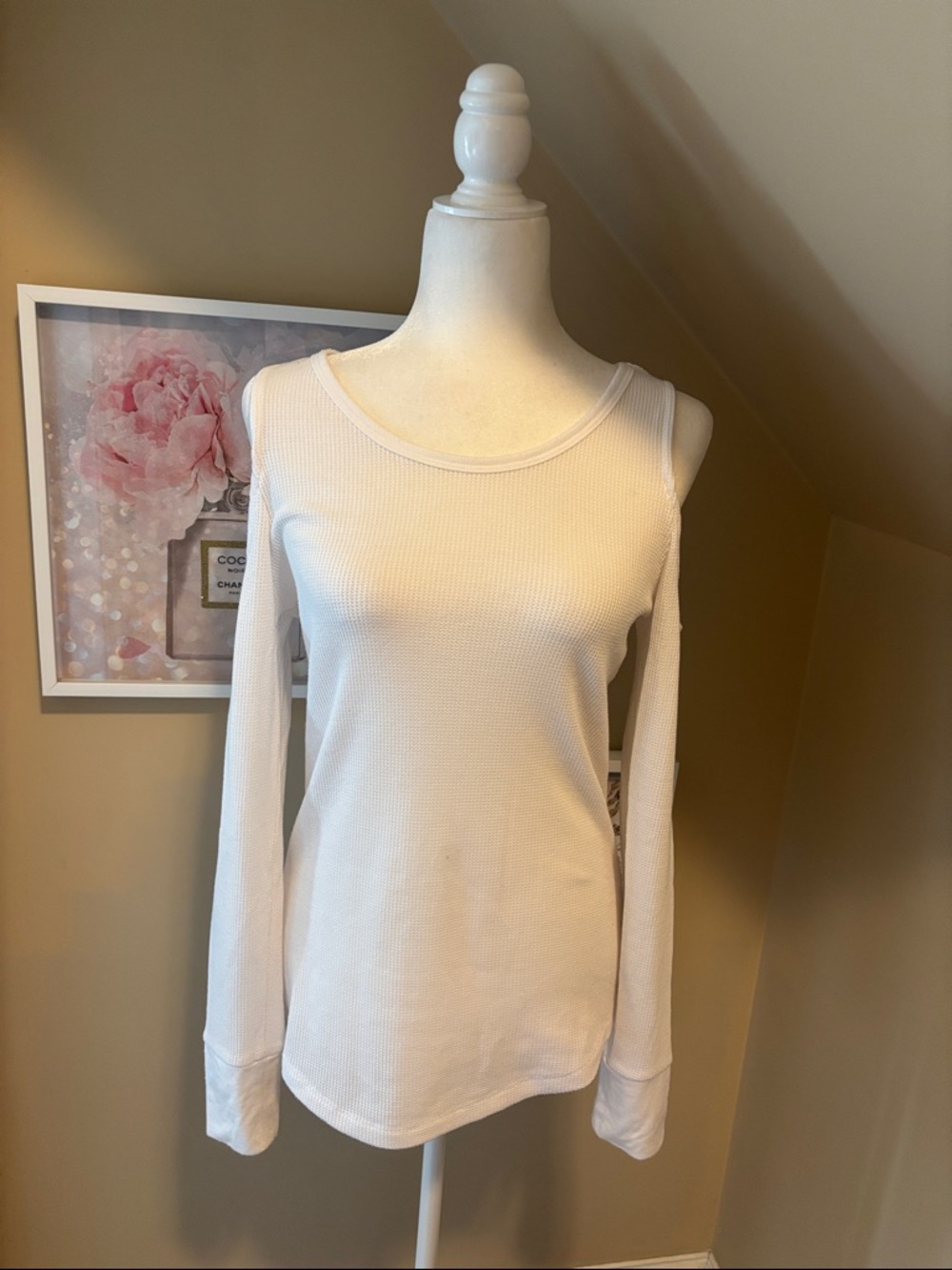 Sweet Romeo White Cold-Shoulder Long Sleeve Thermal Top